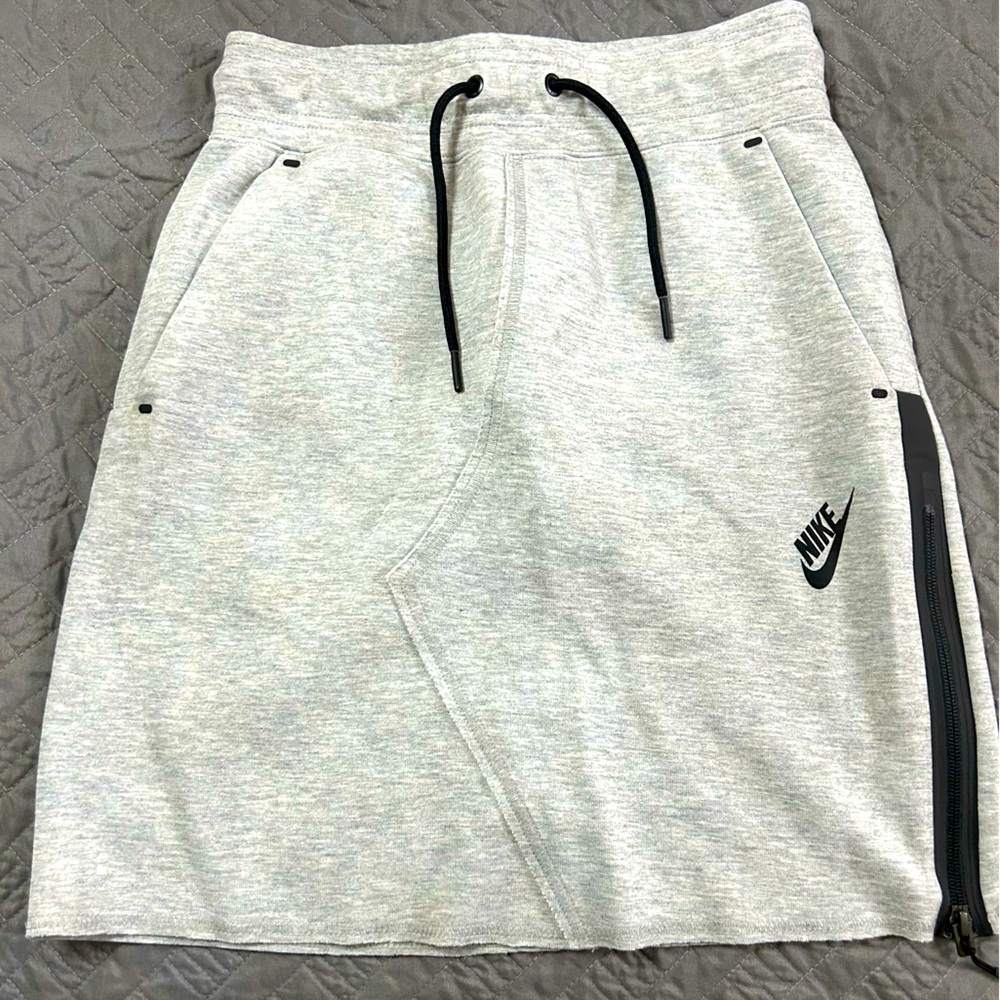 Nike Sportswear Tech Fleece Women's Skirt	
Size XS (0–2),